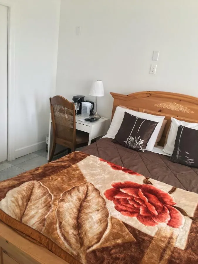 White House Bed And Breakfast Vancouver 2*,