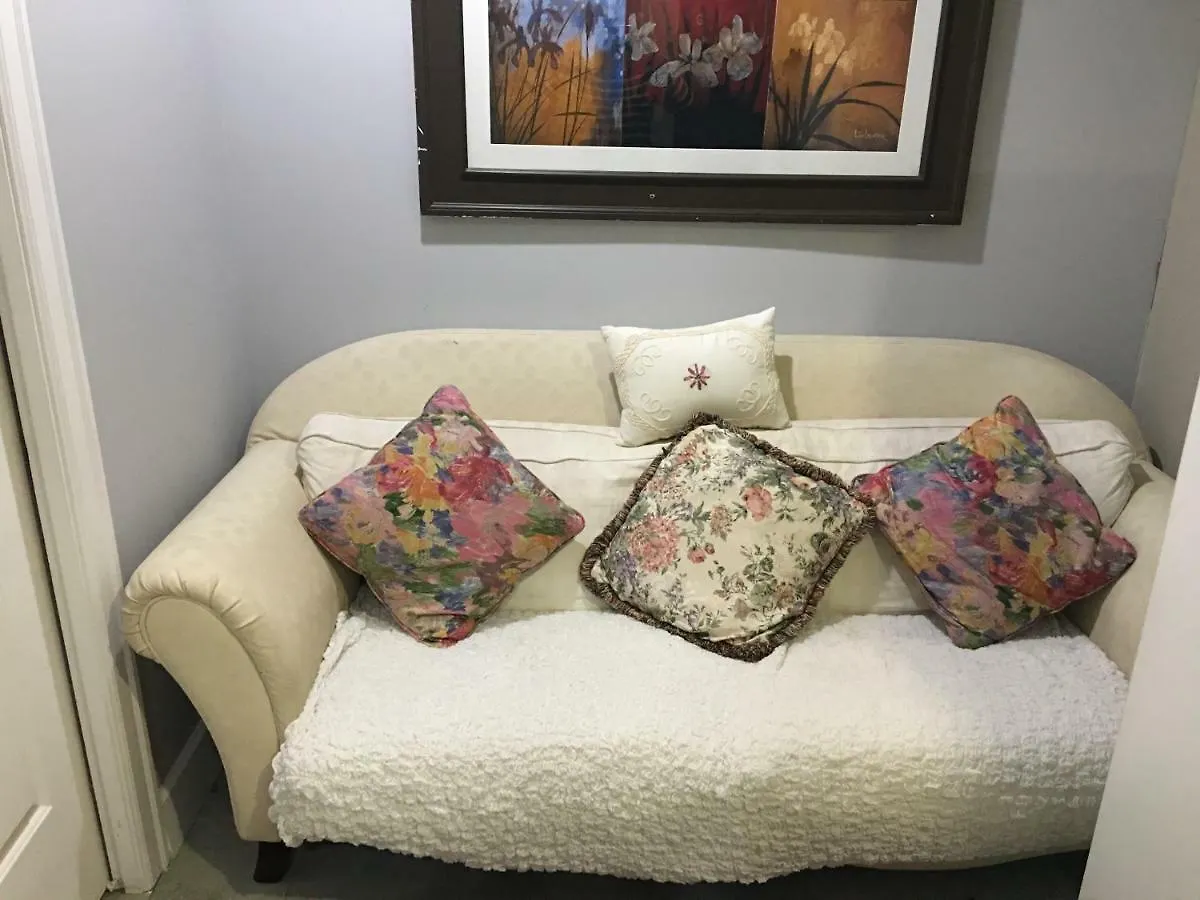 White House Bed And Breakfast Vancouver 2*,